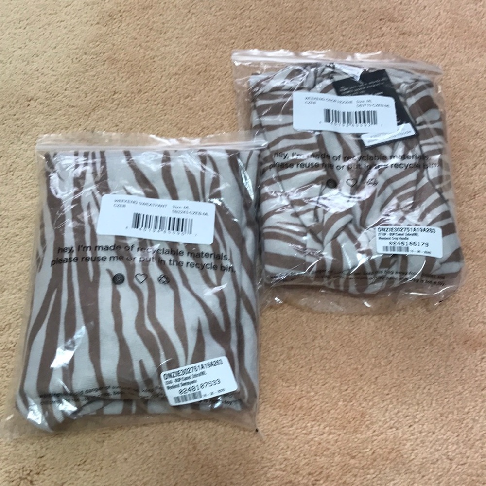 ONZIE Zebra Striped Weekend Lounge Set - Picture 9 of 11